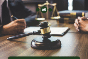 Advogado analisando processo de cumprimento de sentença.